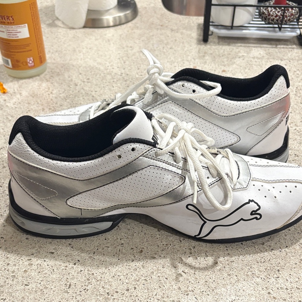 Puma Men's White and Silver Athletic Sneakers